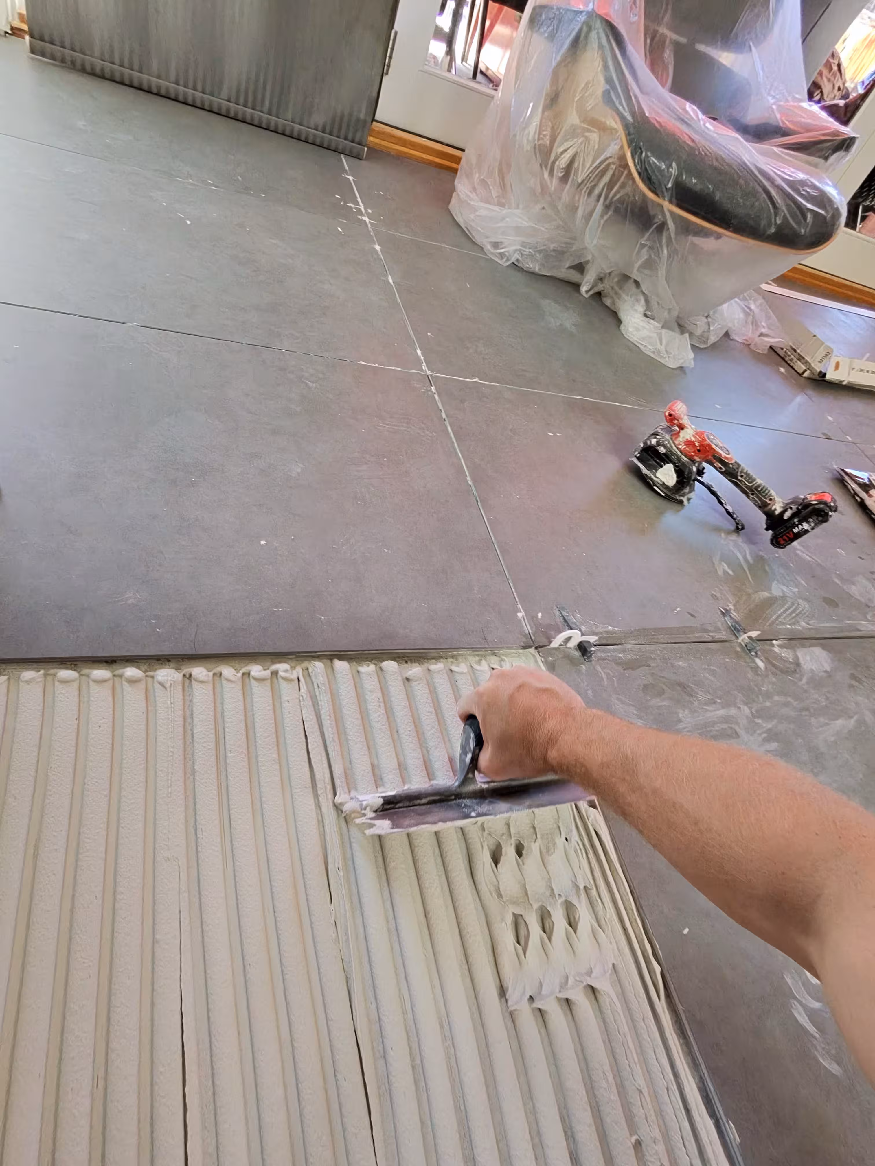 Using tile vibrator to collapse ridges and achieve 95% coverage