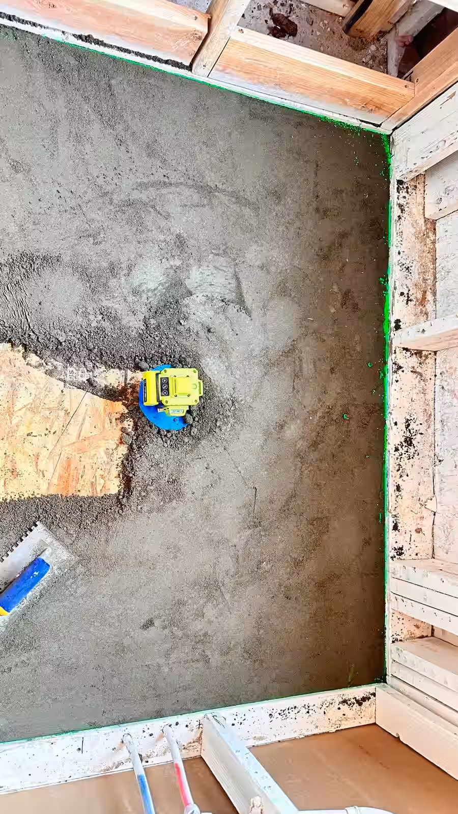 Top mortar setting bed installation over PVC liner for tile substrate